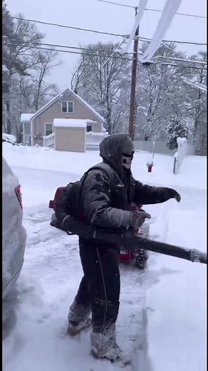 This is how you clean snow with a leave blower. Cleaning snow with a leaf blower. #mechanic #smallenginerepair #snow #cleaning #leafblower | My Mobile Mechanic / Auto Repair & Brake Replacement.
