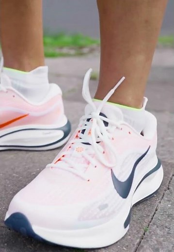 NIKE Performance JOURNEY RUN Road Running Shoes Sneakers Sail Thunder Blue Sunrise White | Zalando