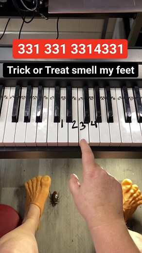 Trick Or Treat Smell My Feet Piano Tutorial 🎃🦶🦶