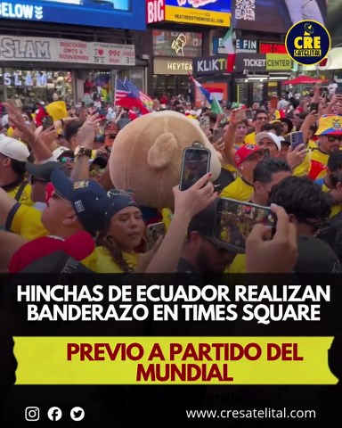 Los hinchas de la selección de Ecuador se concentraron en Times Square, Nueva York, donde realizaron un banderazo con banderas, cánticos y elementos tradicionales como el “cuy”, generando un ambiente de apoyo previo al decisivo encuentro frente a Alemania en la Fiesta del Fútbol 2026. La presencia de aficionados ecuatorianos en uno de los puntos más icónicos de Estados Unidos llamó la atención de turistas y locales, quienes fueron parte de la algarabía tricolor que se vivió en el lugar. Informa: