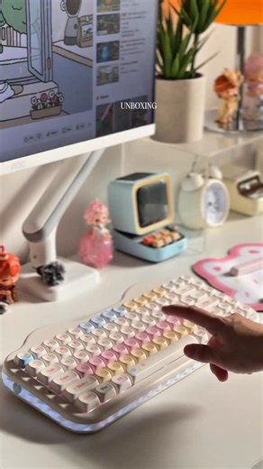 dropping by to share my cute C75 Cake Meow Keyboard from @yunzii_keyboard 💃🏻💗✨ you can get this at their website at www.yunzii.com then use my code AIRA to get a discount! happy monday 🥳 tags #keyboard #keeb #tech #kawaiikeeb #kawaii #keyboards #desksetup #desk #deskgram #techgram | Airstheticgtvn