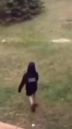 COLLAB WITH. @Spongy Spongus Neckhurts Tha Iapan a’ tionndadh cheumannan gu dealan! Le bhith a’ cleachdadh leacan piezoelectric, bidh gach ceum a ghabhas tu a’ gineadh beagan lùtha. Faodaidh milleanan de cheumannan còmhla cumhachd a thoirt do sholais LED agus taisbeanaidhean ann an àiteachan trang. #видлак #bosnia #wiedlak #видлак #letterpfp