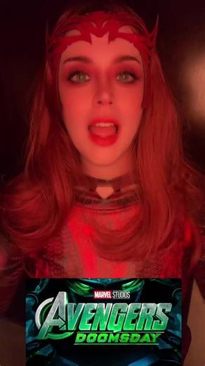 Cosplay de Wanda hablando sobre teorías de avengers doomsday