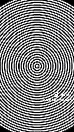 Mind-Blowing Optical Illusion: Hypnotize Yourself and Be Amazed