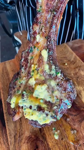 Sizzling Garlic Buttered Dry-Aged Tomahawk Steak Recipe