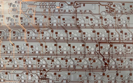 本公司新品特种透明PCB:透光率高达90%以上，符合透明的需求效果。
