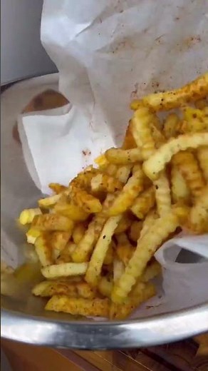 Garlic Parmesan fries #Fries #QuickRecipe #EasyRecipe #Quickie #Parmesan #Delicious #Shorts #Viral