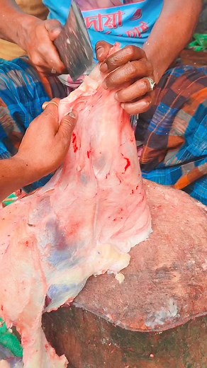 Hot Meat Process By Orginal #knife #skills #freshbeef #fivespicebeef #knifeskills #rawbeef #cuttingbeef #cuttingskill | Social Outlet