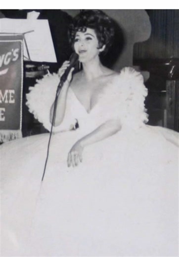 Helen Zerefos tỏa sáng với cabaletta từ Violetta