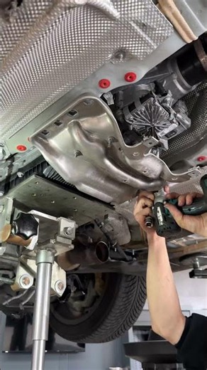Broken transmission on a AMG GT #mechanic #repair #amg #gt #v8 #broken #car #transmission #garage