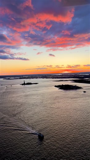 Fly Hummingbyrd 🚁 on Instagram: "The. Best. Sunset. ☀️ #nyc #helicopter #flyhummingbyrd"