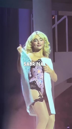 Urahara Kisuke on Instagram: "日本利用压电瓷砖将脚步转化为电能。这些瓷砖捕捉来自你脚步的动能。当你行走时,你 的重量和动作会对瓷砖产生压力。瓷砖会轻微弯曲,从而产生机械应力。瓷砖内部的压电 材料将这种应力转化为电能。每一步都会产生少量电荷,而数百万步结合在一起就能产生 足够的电力来驱动LED灯、数字显示屏和传感器。在像涩谷车站这样繁忙的地方,每天大 约有240万个脚步为这一系统作出贡献。这些电能可以被储存或立即使用,从而减少对传 统电力来源的依赖,并支持可持续的城市基础设施。这种方法将日常运动转化为实用的可 再生能源。 #日本 #知识 #事实 #你知道吗 #推荐 #科技 #创新#历史#技术#实验 #热门"