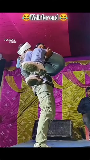 Faisal Subhani on Instagram: "🇯🇵日本では、 人々の足跡が電気に変わる !⚡ 圧電タイルを使って、 一歩ごとに小さなエネルギーを生み出します。 何百万人もの人の歩みが集まると、 渋谷駅のような場所でLEDライトやディスプレイを動かすことができます。 動きをクリーンで再生可能なエネルギーに変えるー持続可能でスマートな都市づくりの素晴らしいアイデアです💡🌱 #日本のイノベーション #圧電 #未来技術 #グリーンエネルギー #毎日電力 #エコパワー #テスラエネルギー #持続可能な未来 #エネルギー変換 #テクノロジー #インフラ革命 #都市エネルギー #電力ソリューション #クリーンテック #省エネ #未来都市 #都市開発 ・ ・ ↪日本では、 「歩く足跡」が電気に 変 っています⚡🇯🇵 日本では、 圧電技術を使って、 歩くたびに生じるエネルギーを電気に変換しています。 想像してみてください。 ただ歩くだけで、 未来の街を支える電力が生まれるのです! 例えば、 Shibuya のような人通りの多い場所では、 1日数百万回の踏みしめによって LEDラ