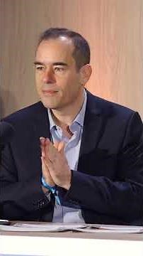 Lino Cattaruzzi, President of Google Iberia, shows how to use Gemini to start a business.