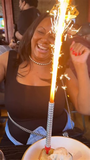 bevy smith on Instagram: "It was her smile, laugh, spirit, kindness, beauty, @hollywoodash was my sweet girl, I fussed with her a LOT, any of her friends/family will tell you that😂 You see she is SPECIAL my little Ashlie, she sparked, effervescently, lit up every room she entered & because of that EVERYONE wanted to be in her company, she was gifted in that way! When I first started seeing her “outside” in the hood, I was a concerned big sister (real bossy), I worried that her sweet naïveté wou