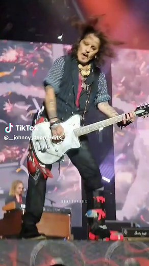 Johnny Depp Hollywood Vampires Concert Video