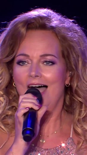 ❤️❤️ CELINE DION!! My Heart Will Go On #shorts - Wendy Kokkelkoren