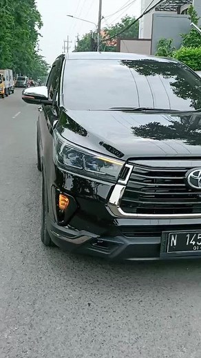 Explore the Black Toyota Innova: Design and Features