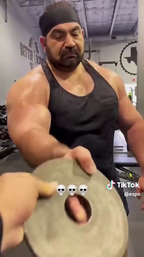 These gym videos are too funny 😂😂 #gym #workout #weightlifting