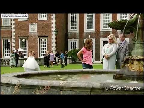 Coronation Street - Maria and Eva Fight In The Fountain (20th September 2017)