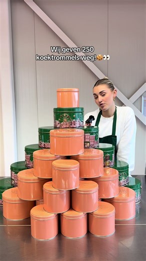Winactie 250 koektrommels! 💝🍪 We hebben de 250k volgers bereikt! Om dit te vieren hebben wij de ultieme winactie: 250 koektrommels!!! Hoe kan je winnen? - Volg ons op TikTok - ⁠Like deze post❤️ - ⁠Tag 2 koekie monsters met wie je deze koekjes wilt delen🤭 Maak dubbel kans door deze video te herplaatsen! We verloten: •⁠ ⁠⁠100 wintertrommels met 10 koekjes •⁠ ⁠⁠100 trommeltjes van 5 •⁠ ⁠⁠50 roze trommels van 10 8 april om 16.00 uur maken wij de winnaars bekend!🍀❤️🍪 Let op: rondom winacties zij