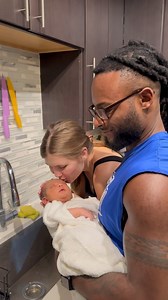 Luka’s first bath ❤️ Baby boys umbilical cord fell off & is healed so we were able to give him his first real bath 🥹 Before we were just giving sponge baths- stella was so excited when we told her we could bring out the bath tub ❤️ She’s the best big sis and loves taking care of her baby brother! #reels #familiesofinstagram #newborn #thesmileybunch | Smiley Bunch