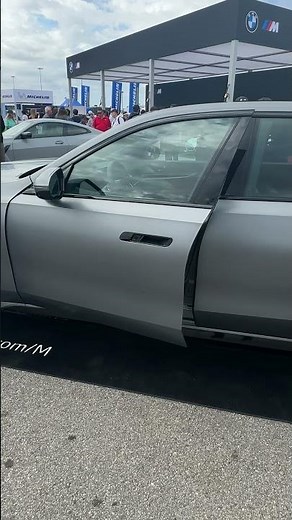 How to open the door in 2023 BMW 7 Series