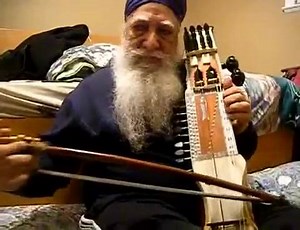 The Sarangi...... The most beautiful sounding instrument to the humans ears. Check out Baba Kewal Singh Ji playing the infamous "Tere Tille Ton" by The late great Kuldeep Manak | "Meri Billi Menu Meow!"