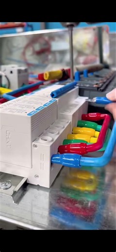 It's not difficult to connect a power distribution box. #electrician #works #electrical