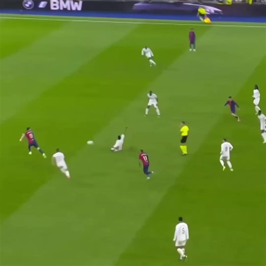 Barca owns Real Madrid😂#barca#robertlewandowski#lamineyamal#raphinha#edit