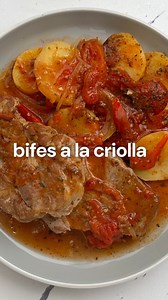 Un clásico de la cocina Argentina, hoy hacemos bifes a la criolla. Te dejo la receta completa en el primer comentario. | Galu Cocina - Recetas Fáciles