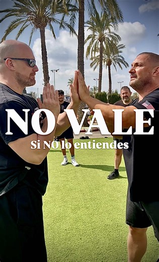 Los drills no son la pelea real. Pero ese pequeño porcentaje que sí puedes aplicar bajo presión es lo que marca la diferencia. Eso se llama memoria muscular. Curiosamente, quienes más critican esto suelen ser los que ni entrenan ni entienden lo que están viendo. Los profesionales saben perfectamente para qué sirve. Y no lo olvides: DEFCON no es solo lo que ves en mis redes. #defconsystem #defensapersonal #artesmarciales #mma