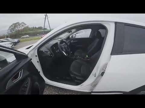 Mazda CX-3 (2015-2022) : Où se trouve l'autocollant de pression des pneus ?