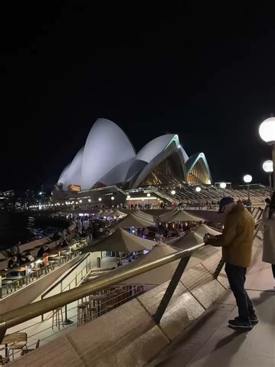 Stunning Night Views of Sydney Opera House