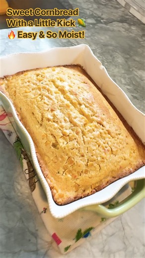 Sweet Cornbread With a Little Kick 🌽🔥 Easy & So Moist!