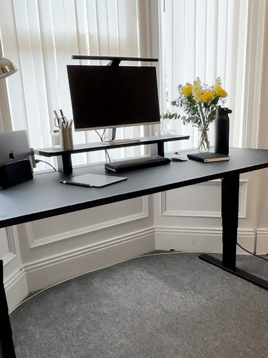 A setup where everything just clicks. Modular, magnetic cable management accessories work anywhere across the Secretlab MAGNUS Pro Sit-to-Stand Metal Desk and MAGNUS Desk Riser, so @desksituation_ never has a cord out of place. Link in bio