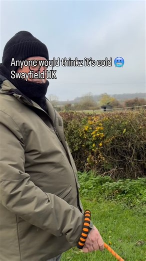 Today, we definitely noticed a change in the weather. A little chilly. Graham has had a mishap, fight with the clippers (clippers won) so he is minus his mo and goatee😱😩. As we’ve been out walking, I’ve been noticing the different berries and foliage. We actually pay for this back home and it’s plastic. I thought there was also blueberries, but they’re sloe berries, apparently used for making gin. 🍸Oh, and you don’t have to buy apples here, there are bucket loads all around the village. ( Suc