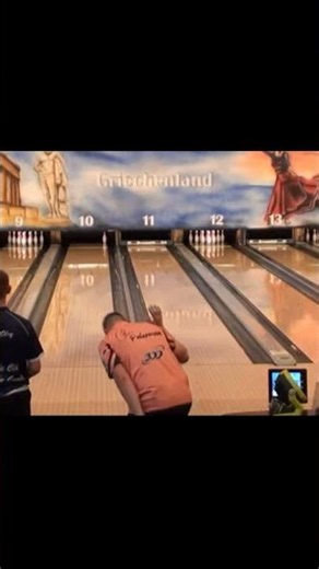 Mixed feelings 🤣 #bowling #messenger #nothappy #2hands #osku #sports