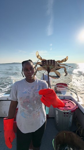 Chesapeake Bay Crabbing: First-Time Bushel Catch with Captain Tuma
