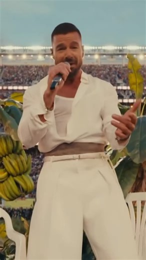 REVISTA OK! VENEZUELA on Instagram: "¡Puerto Rico en la casa! Ricky Martin brilló al lado de Bad Bunny en el Super Bowl. Ricky Martin fue uno de los invitados sorpresa del Halftime Show del Super Bowl LX, donde se unió a Bad Bunny sobre el escenario para interpretar “Lo que le pasó a Hawái”. Esta colaboración en vivo se convirtió en uno de los momentos más comentados de la noche, marcando otra gran página para la música latina en el evento más visto del año. [Los derechos de este video pertenece