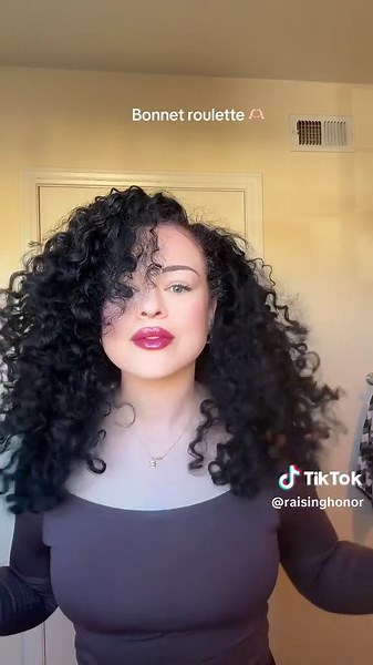 Seeing what’s under the bonnet 🤭 #bonnet #curlyhaircheck #curls #curlyhair