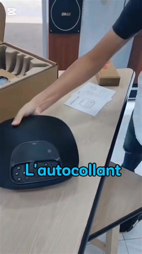 Logitech Group système de visioconférence(960-001057) 2 microphones de table d'extension filaires. GROUP, notre solution de visioconférence pour les salles pouvant accueillir 14 à 20 personnes, fournit une vidéo HD de haute qualité et un son cristallin, permettant ainsi à n'importe quel lieu de réunion de devenir un espace de visioconférence. Avec des fonctionnalités avancées comme l'annulation de l'écho acoustique, la technologie de réduction du bruit et les commandes intuitives, il est beaucou