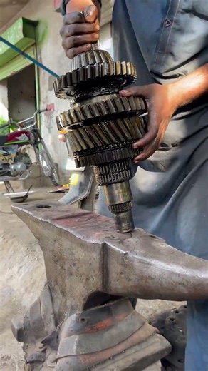 Gear Shaft Disassembly on Anvil - Mechanic Technique #mechanic #engineering