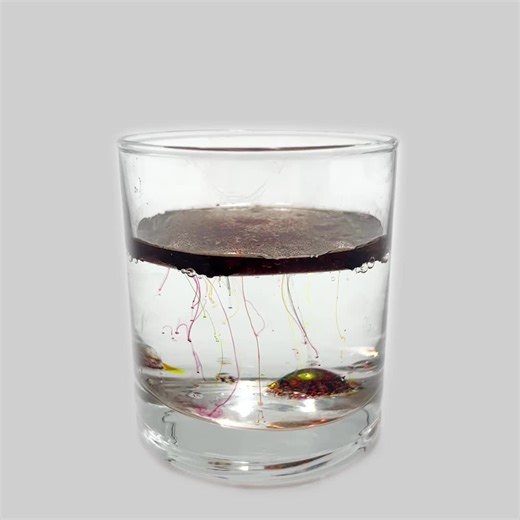 Try this experiment for your very own underwater fireworks! 🎇 How does it work? The oil will not dissolve food coloring, but water will. Therefore, the less dense oil will float on top of the water when you add the mixture to the glass, and the food coloring will begin to separate and sink. #ScienceAtHome #science | 3M