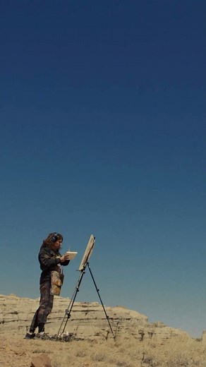 Esteban Cabeza de Baca works en plein air in the New Mexico desert “I go outdoor painting, doing plein-air painting, and in some ways it’s about endurance,” says the artist in our newly released “New York Close Up” film. “You go out to a specific site with a certain intention but then nature guides you.” In the desert outside Santa Fe, New Mexico, Cabeza de Baca (@estebancabezadebaca) works in classic en plein air painting style on a portable easel. “Why I continue to go back to New Mexico is to