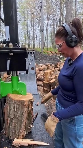 Testing out the all new Cedar vertical splitter by All Wood #firewood #woodsplitter #logsplitter