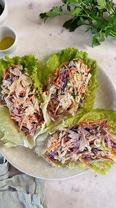 SALADA PROTEICA, 45 g de proteína e menos de 300 kcal por porção. Saciante, cheia de sabor e económico — perfeita para dias quentes, para quem está de dieta ou para o pós-treino. Receita nos comentários | Panelinha de Sabores