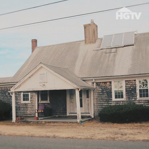 This house has seen some things. 🏚 👀 Watch the #HousesWithHistory finale tonight at 9|8c on HGTV or stream it now on discovery ! | HGTV