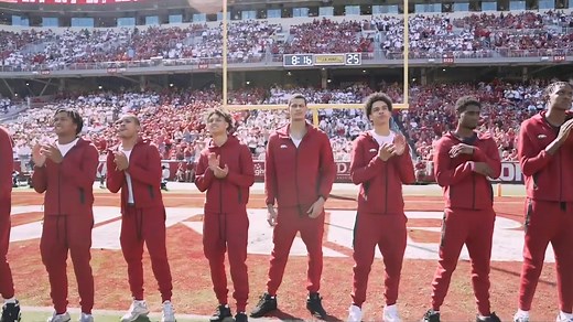 Hogs supporting Hogs | Arkansas Razorback Men's Basketball