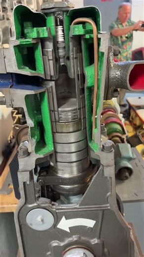 Cut away of a sleeve valve engine